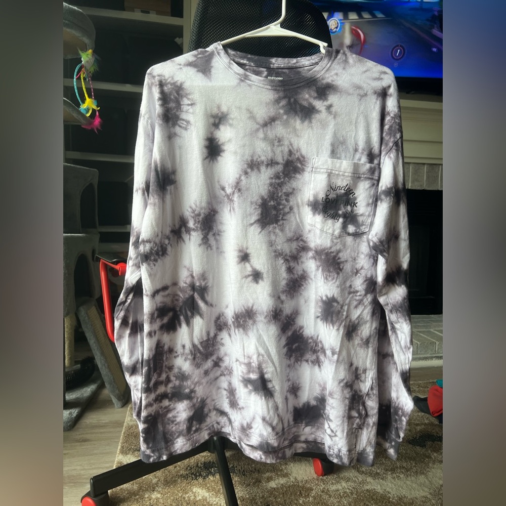 VS Pink Long Sleeve Tee